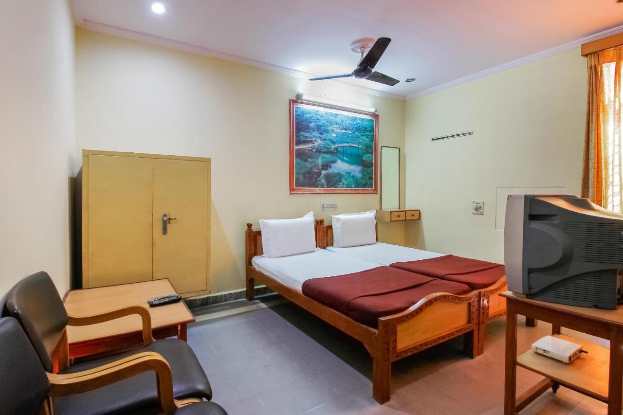 Spot On Classic Lodge Hyderabad Exterior photo